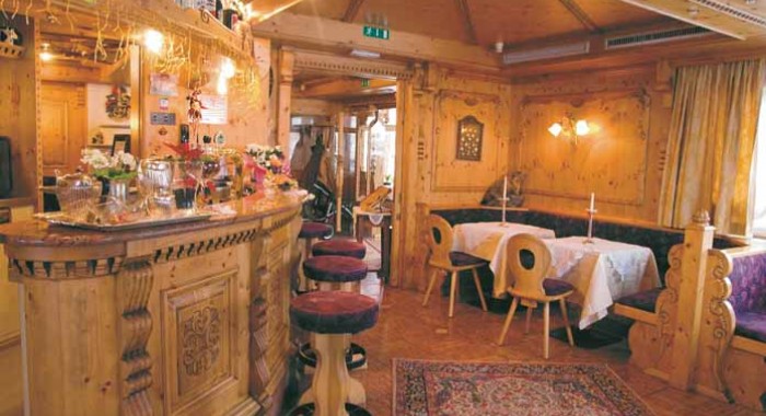 Hotel Serena, Selva & S.Cristina ski chalet, image 2